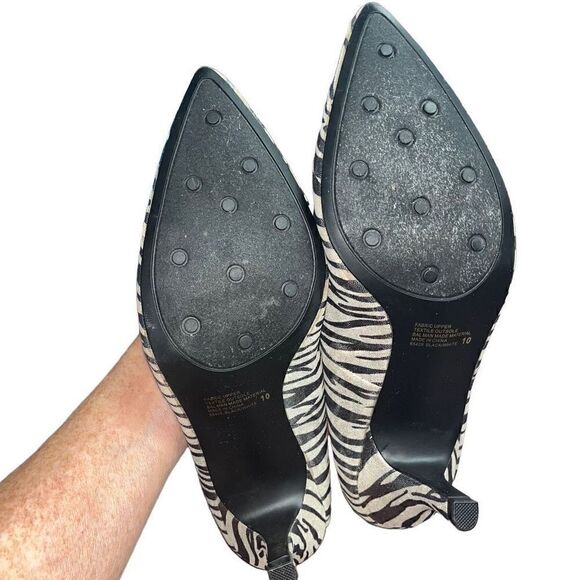 Maurices metallic silver & white pointed toe heels 10 - Picture 4 of 5